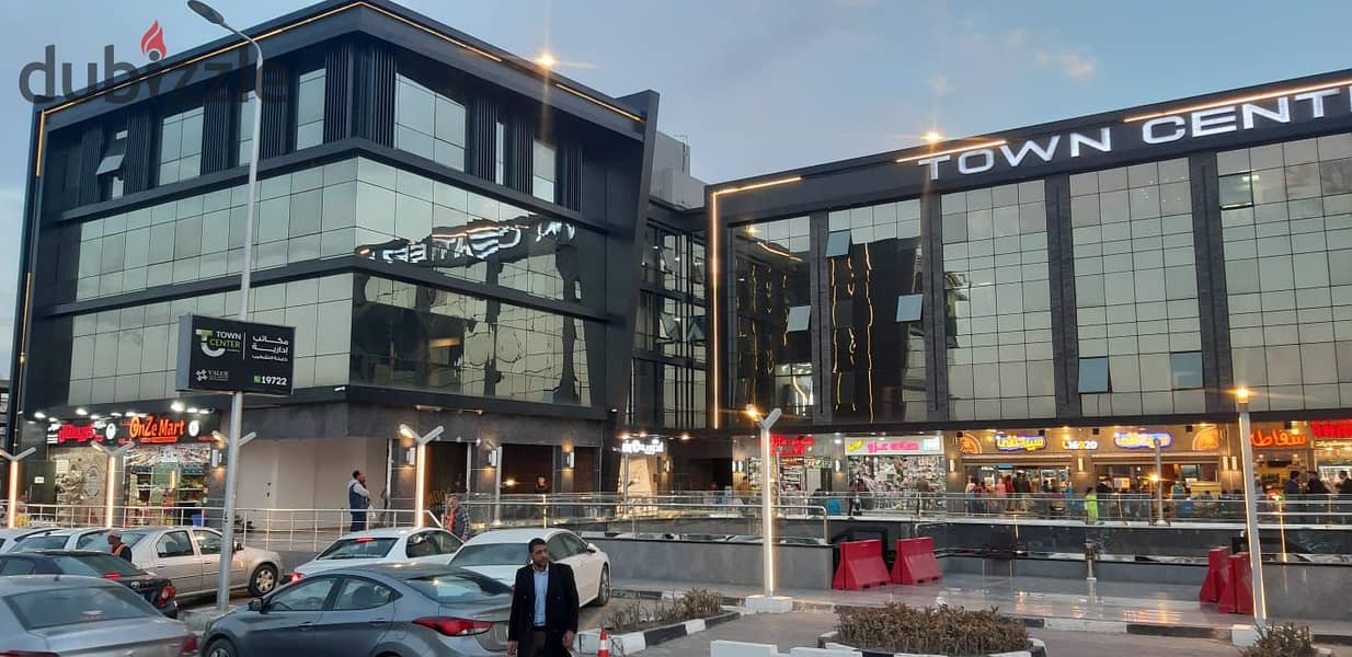 Shop for sale, 17 sqm, immediate receipt, among the largest brands in the most famous mall in Shorouk, in front of Green Hills Club and Dar Misr Compo 1