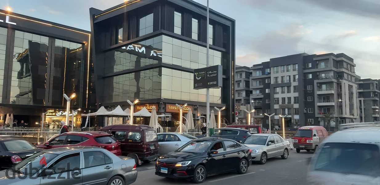 Shop for sale, 17 sqm, immediate receipt, among the largest brands in the most famous mall in Shorouk, in front of Green Hills Club and Dar Misr Compo 2