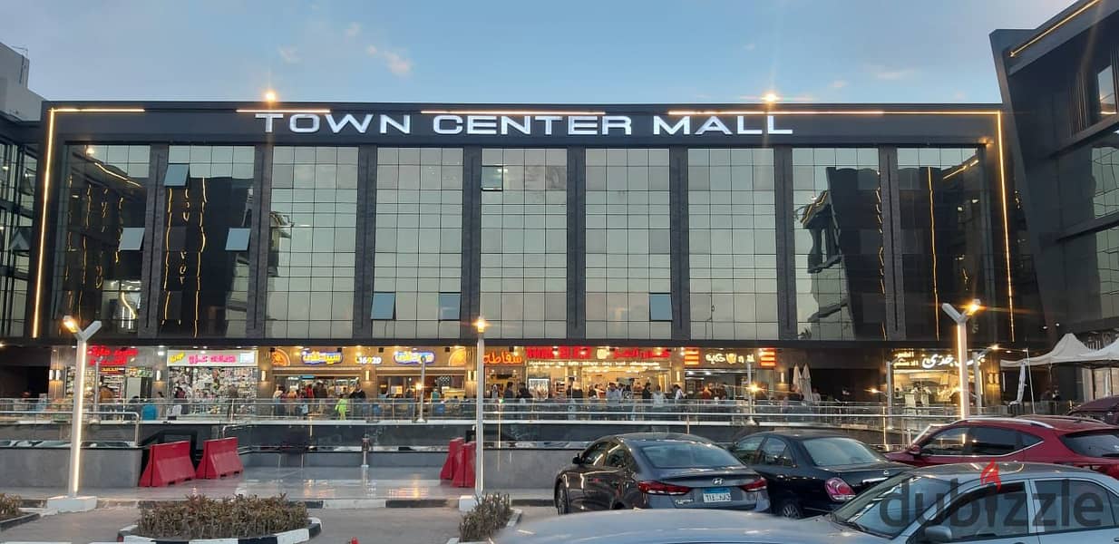 Shop for sale, 17 sqm, immediate receipt, among the largest brands in the most famous mall in Shorouk, in front of Green Hills Club and Dar Misr Compo 3