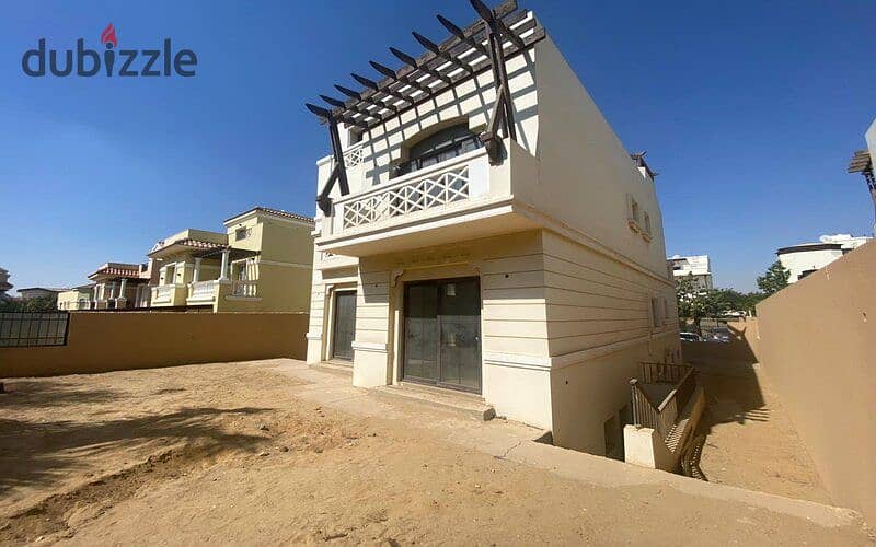 villa for sale in Hyde Park, Fifth Settlement, ready for delivery, 4 floors ((resale)) 4