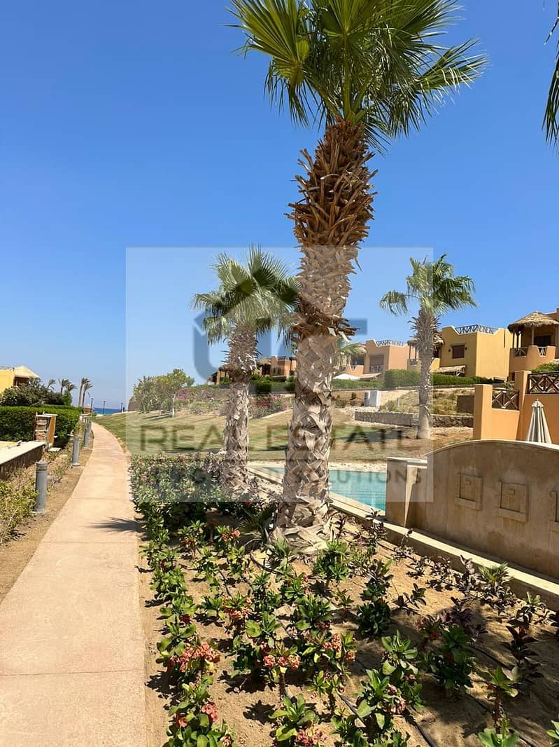 Stand-alone Fully finished, ready to move in  Directly on swimming pool  First valley on the sea  Sea-view from all bedrooms 4BR with negotiable price 18