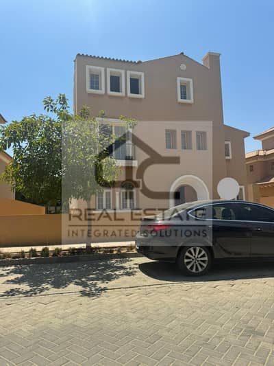 Classic villa for sale, 525 square meters,  Ready to move, 7 bedrooms, 8 bathrooms, terrace, open view, less than the market price, Prime Location