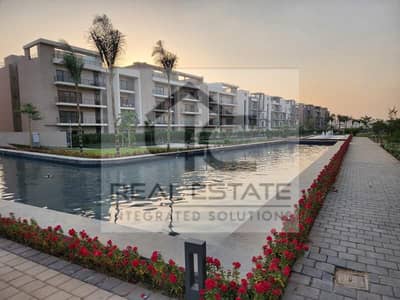 Apartment at the lowest market price, finished with air conditioners and installments, in Fifth Square on the 90th