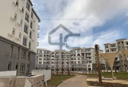 For Sale: Apartment in Hyde Park Compound, Garden Residences Phase, Area 191 m² On the 3rd Floor, Featuring 3 Bedrooms and 3 Bathrooms, Semi-Finishe