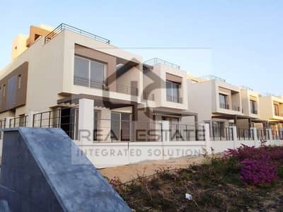 Twin house for sale with prime location in New Cairo, ready to move