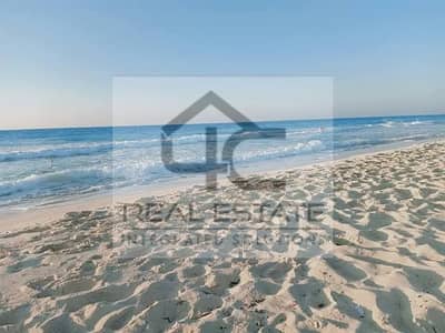 Chalet for sale in Hacienda, 220 square meters, 3 rooms, at the lowest price in the market, directly on the sea, Prime Location