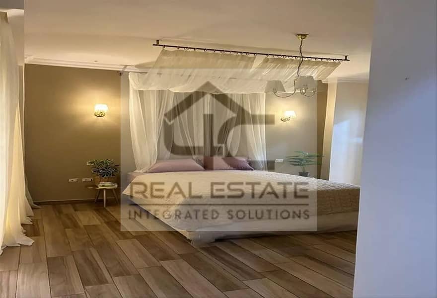 With down payment 5,8 apartment with garden a fully furnished for sale in Fifth Square 3