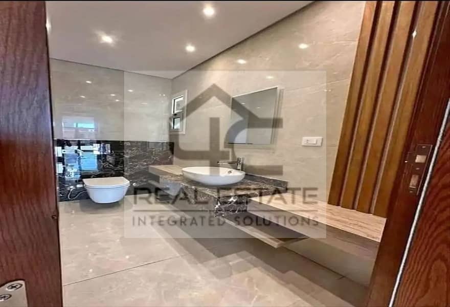 With down payment 5,8 apartment with garden a fully furnished for sale in Fifth Square 9