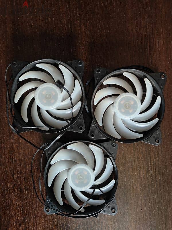 Cooler Master RGB 3 Fans 1