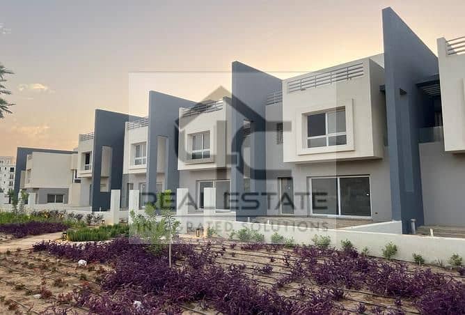 Townhouse215m the lowest price in the market with view landscape Bahri in Hyde Park 1