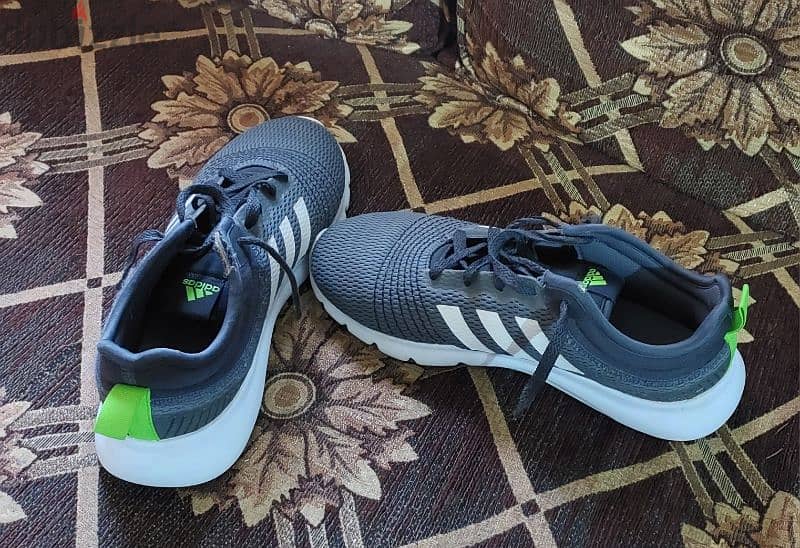 جزمة adidas اوريجنال مقاس 41ونص رجالي وحريمي استعمال خفيف جدا بأقل سعر 10