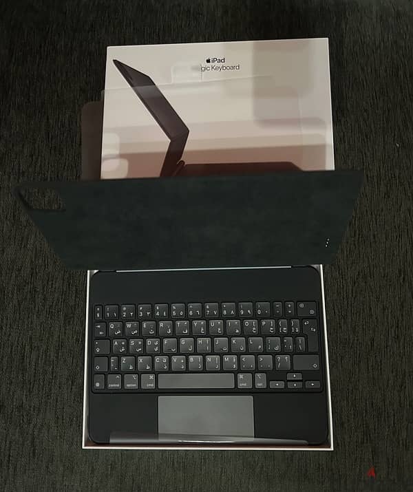 IPAD PRO 11  Wi Fi 256 GB & Apple keyboard (Arabic) 2