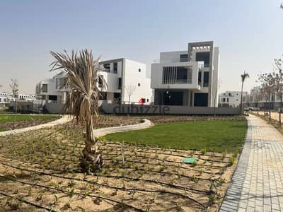 For sale, a townhouse with a landscape view at a special price next to Giza Plateau, Mountain View, with installments over 9 years