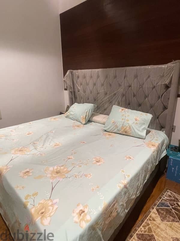 new bed used less than 2 month 200*210 4