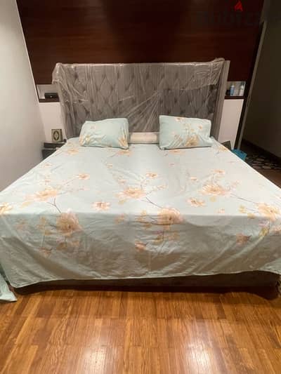 new king size bed used less than 2 month 200*210