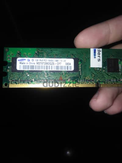 قطعتان من رام DDR2 بسعة 1 جيجا لكل قطعة