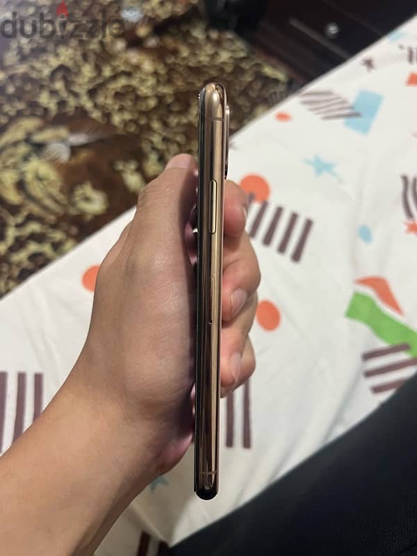 iPhone XS 256gb battery 79% حاله جيده 7