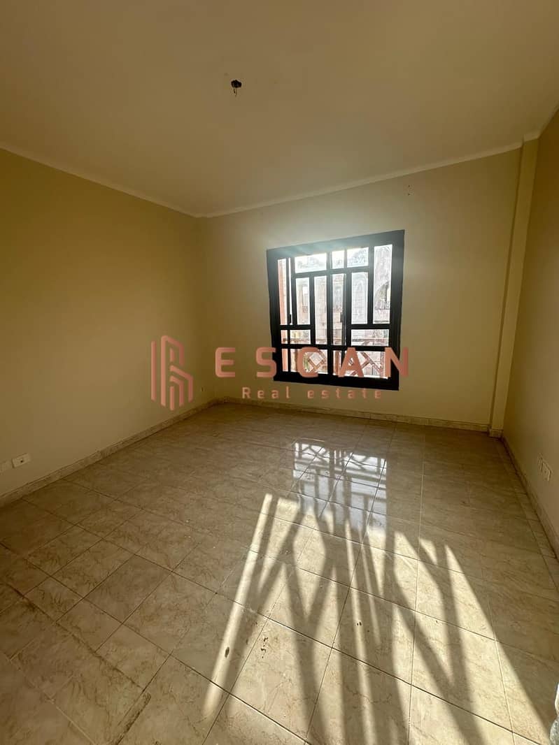 Apartment for rent 196 meters in the fifth phase consisting of 4 rooms 6