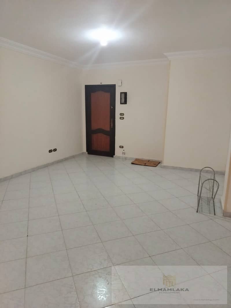 The apartment is in Al-Mustathmir Al-Saghir area, after Espana Plaza, in two buildings next to the Metro. 1