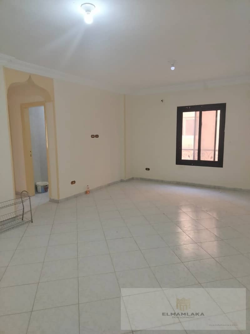 The apartment is in Al-Mustathmir Al-Saghir area, after Espana Plaza, in two buildings next to the Metro. 2