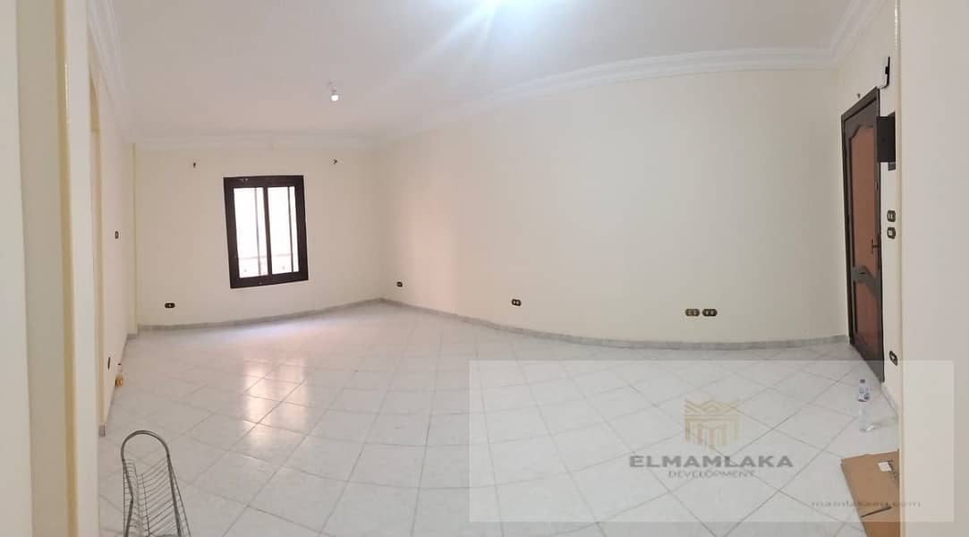 The apartment is in Al-Mustathmir Al-Saghir area, after Espana Plaza, in two buildings next to the Metro. 3