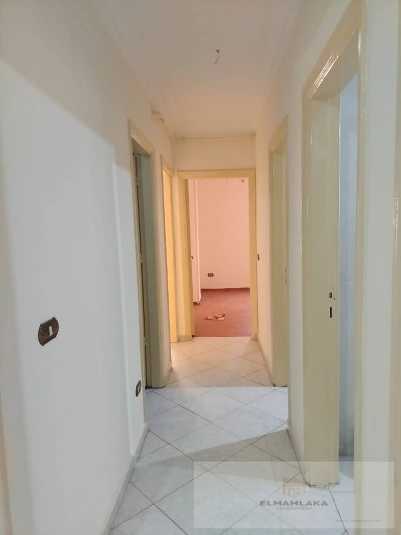 The apartment is in Al-Mustathmir Al-Saghir area, after Espana Plaza, in two buildings next to the Metro. 4