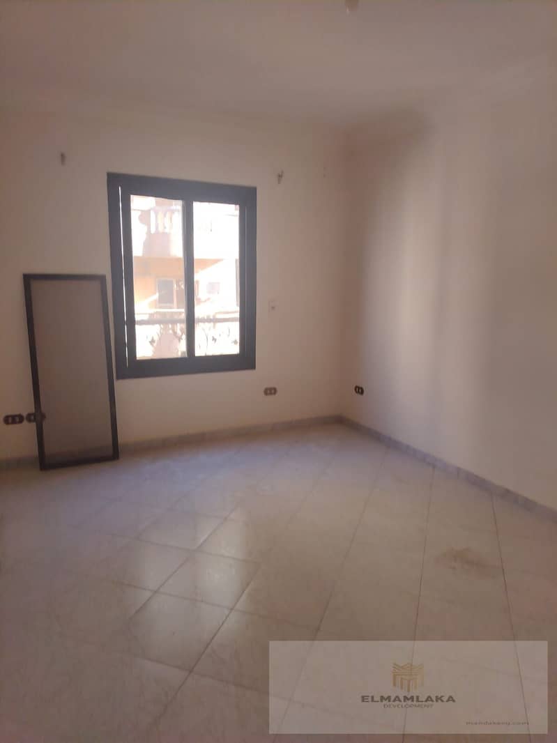 The apartment is in Al-Mustathmir Al-Saghir area, after Espana Plaza, in two buildings next to the Metro. 7