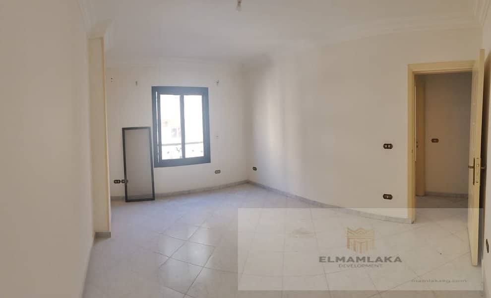 The apartment is in Al-Mustathmir Al-Saghir area, after Espana Plaza, in two buildings next to the Metro. 8