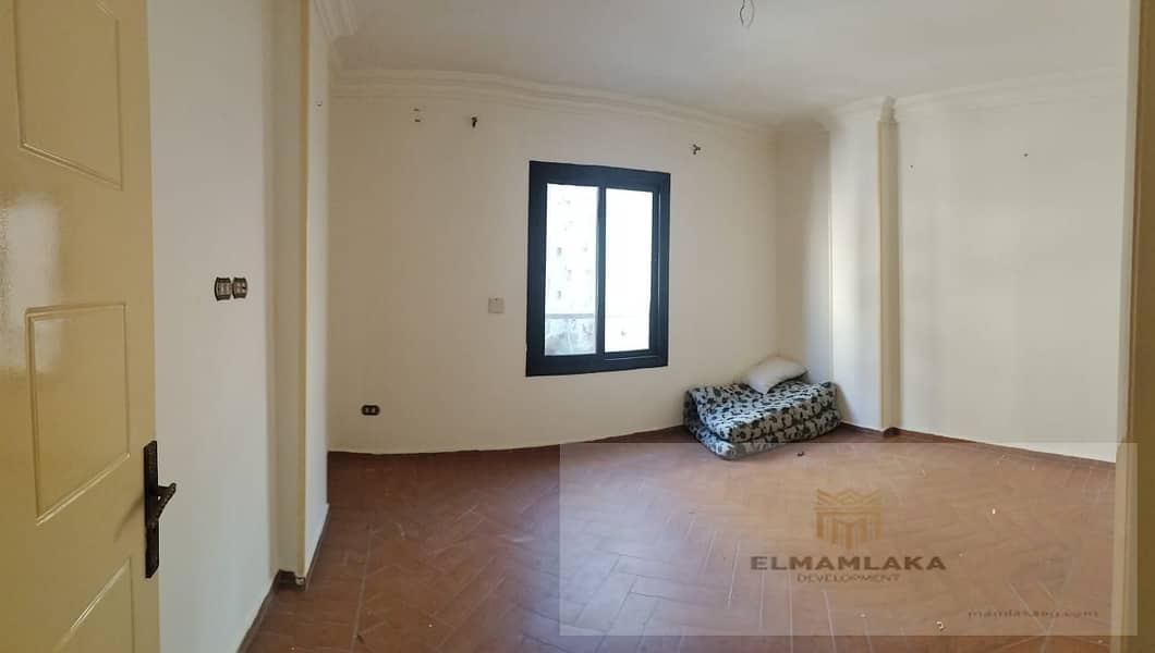 The apartment is in Al-Mustathmir Al-Saghir area, after Espana Plaza, in two buildings next to the Metro. 9