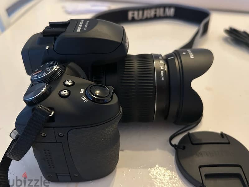 New FUJIFILM CAMERA 4