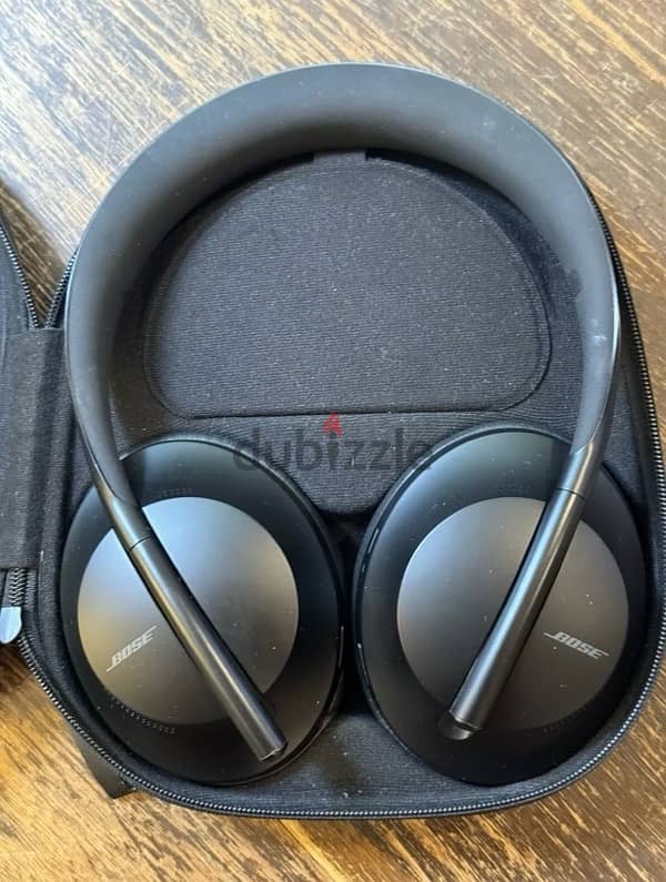 Bose NC700 - Excellent condition - Active noise cancellation. 3