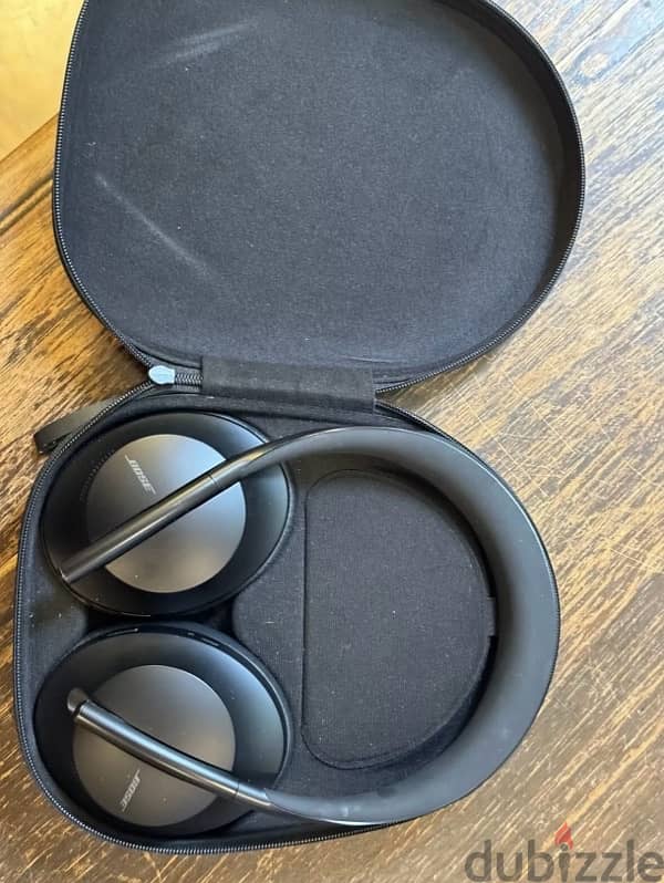 Bose NC700 - Excellent condition - Active noise cancellation. 4