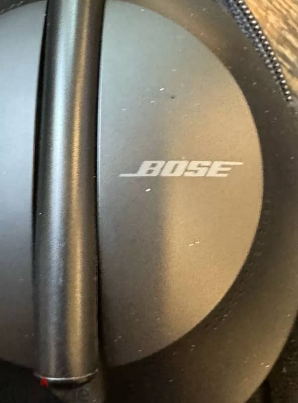 Bose NC700 - Excellent condition - Active noise cancellation. 7