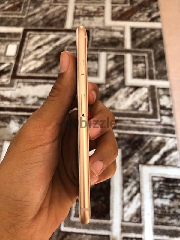 IPhone 8 - 64GB Gold 5