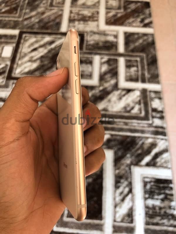 IPhone 8 - 64GB Gold 6