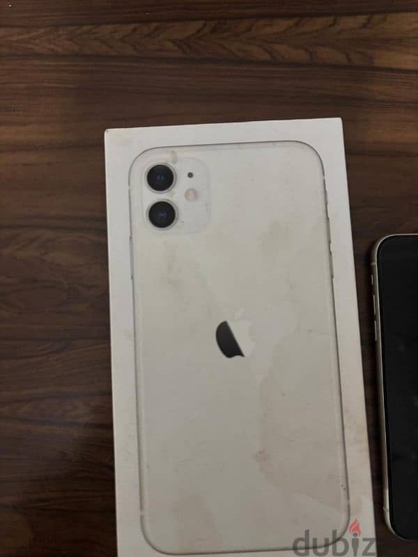 iphone 11 white good condition 3