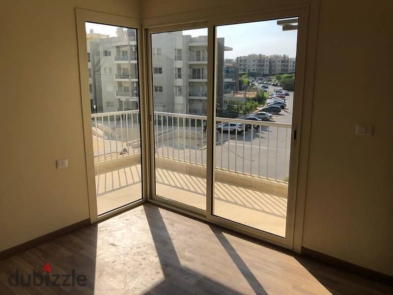 Ground floor apartment for rent, 202 sqm, with garden 300 sqm, 3 rooms, 3 bathrooms, kitchen and air conditioning, in The Address Compound, next to Ze 12