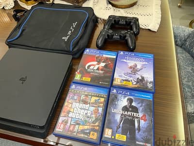 ps4 500GB 2 joysticks 4 games and ps handbag all original