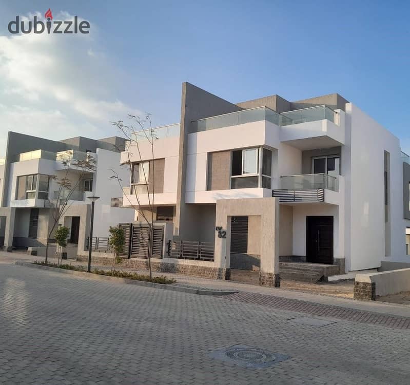 Townhouse in the best location in New Cairo, area of ​​324 square meters, with garden and open roof, 30% down payment, payment period of up to 5 years 2