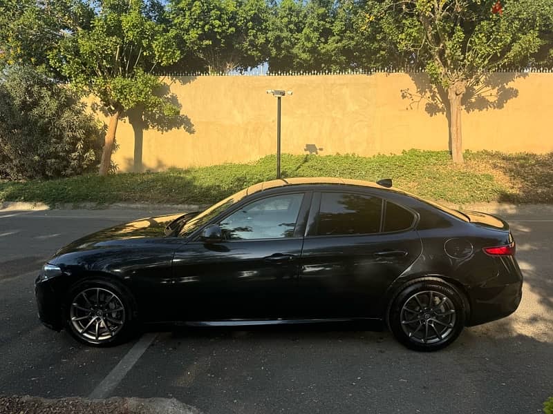 Alfa Romeo Giulia 2021 4