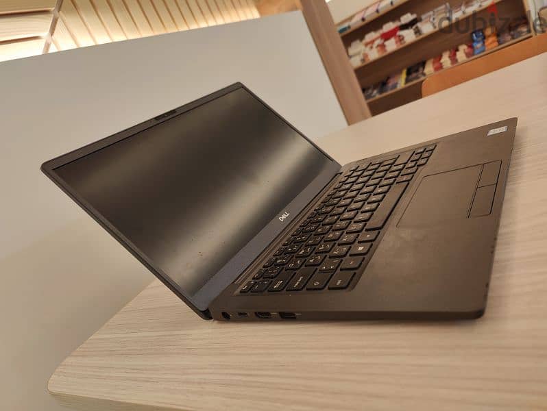 Dell Latitude 7400 1