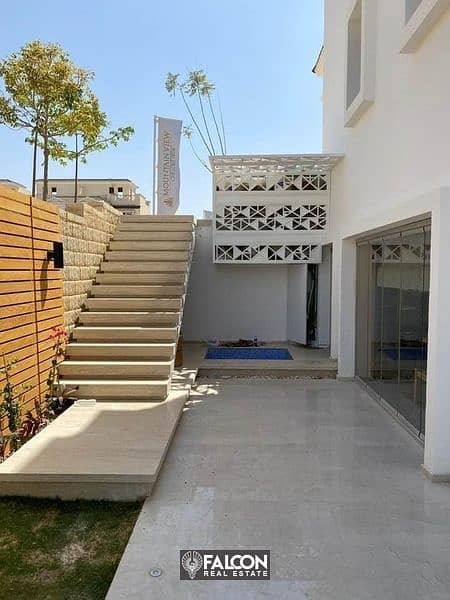 Independent villa 240 meters in the heart of 6th of October (3 floors) with a private garden in Kingsway Mountain View 1