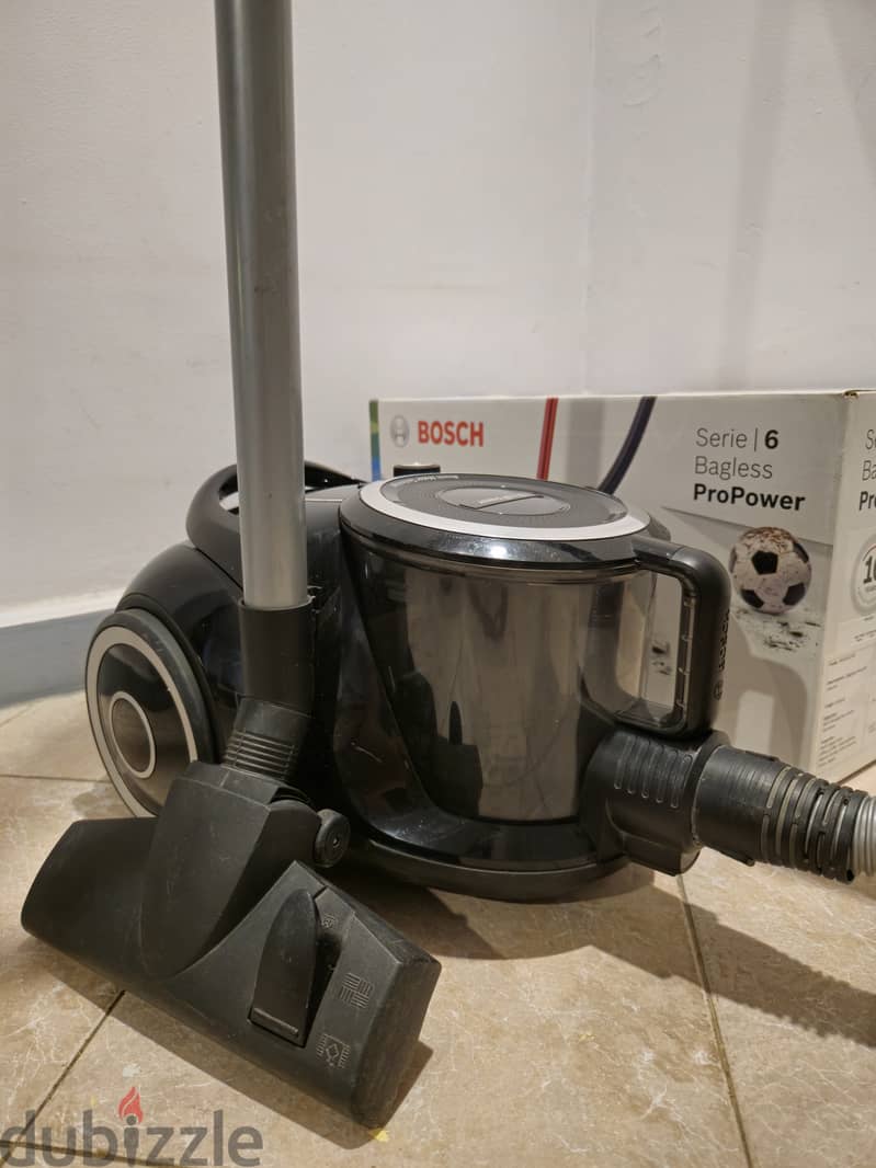 Vacuum Cleaner Bosch Series 6 Bagless with Turbo Brush - BGS412234, 22 3