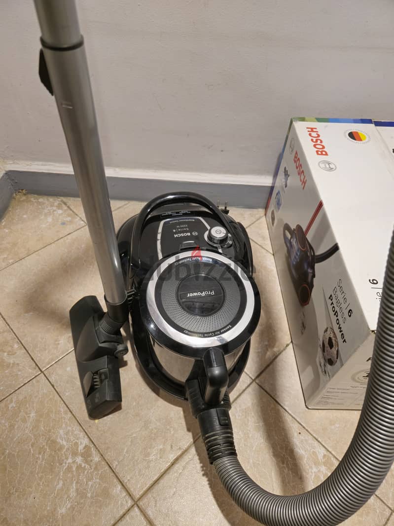 Vacuum Cleaner Bosch Series 6 Bagless with Turbo Brush - BGS412234, 22 4