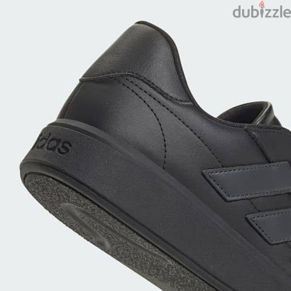 كوتشي اديداس اقل من سعره 700 جنيه مقاس 44 | Adidas Courtblock 6