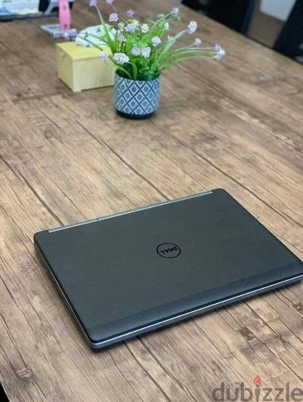 Dell Precision 7520 1