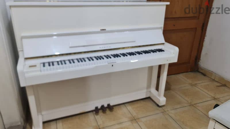 Samick piano Made in Korea  as new 3