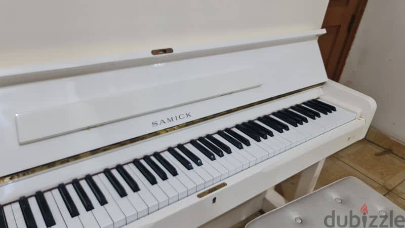 Samick piano Made in Korea  as new 5