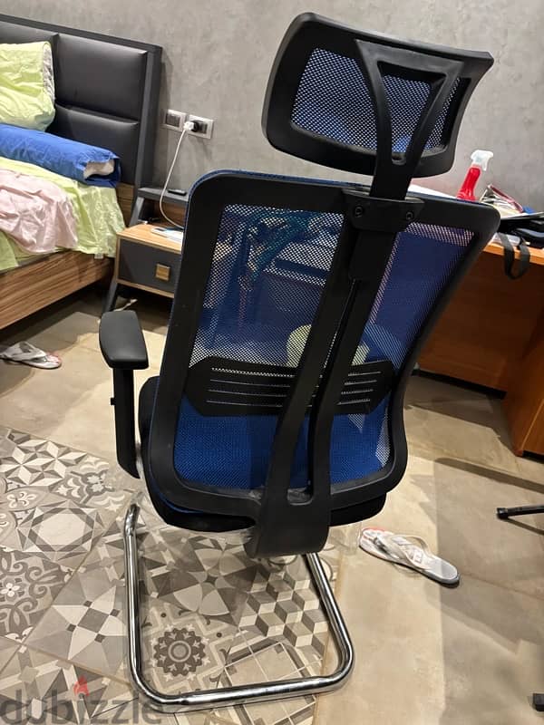 OUTSTANDING (Like new)High Quality Medical Chair كرسي طبي for office 2