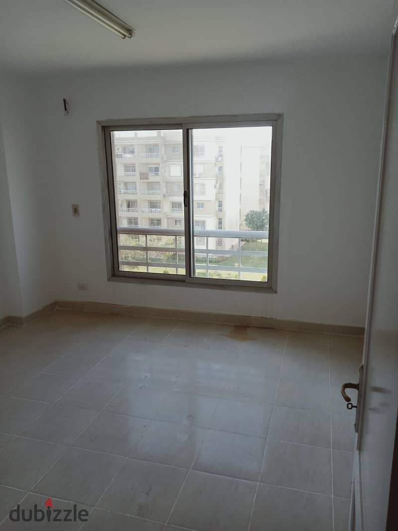 In Madinaty, an apartment for rent, empty law, area of ​​​​132 square meters, a view of the garden and a street in front of Al-Far Market and the mosq 4